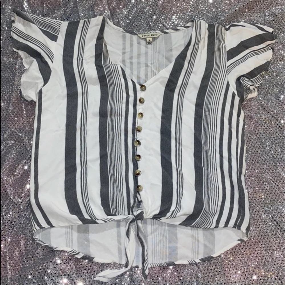 Tie knot top